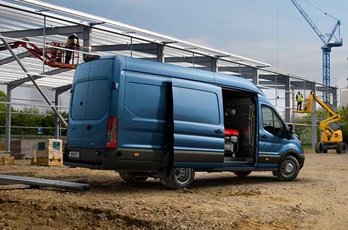 Descubre el área de carga versátil de Ford Transit Van 2026, Camión usado para Trabajo